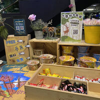 共用スペースにある無料サービスのカップ麺やお菓子など