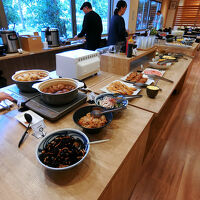 無料のバイキング形式の朝食が付いています