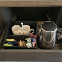 電気ポットとお茶（紅茶、緑茶）