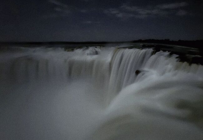 パセオ デ ルナ リェナ