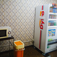 １階自販機と電子レンジ
