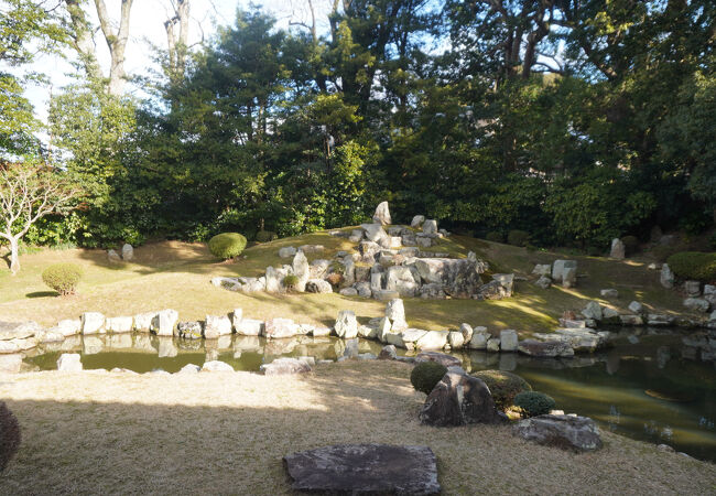 文明11年（1479年)、15代益田兼堯が雪舟を招き造らせたもの