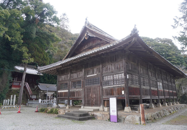 神亀2年（725年）の創建と伝わる式内社