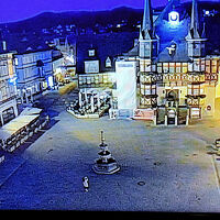 広場に設置されたライブカメラの映像が、部屋のTVで見られます