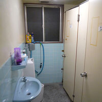 各階の共同トイレは異臭？