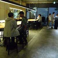 １階カフェとフロント機能