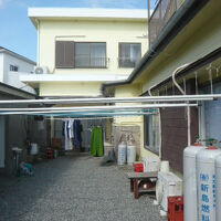 民宿せんたく屋の入口です。建物の奥になります。