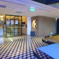 朝食のスペースと滞在者も利用できる大きなキッチン