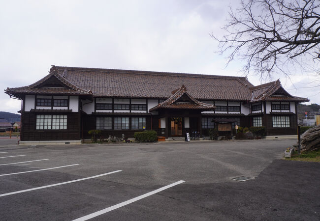 大正10年（1921年）に建てられた旧美濃郡役所