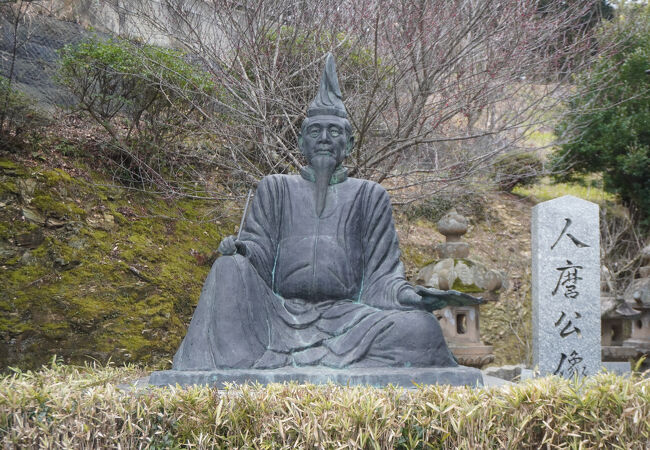 拝殿前すぐのところ