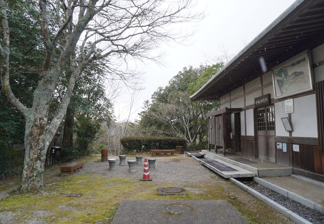 高津柿本神社の裏手からつながっていて