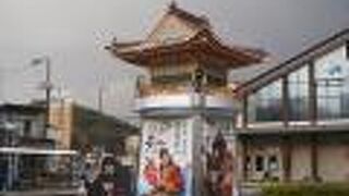 赤色の石州瓦に入母屋つくりの屋根が石見らしくて憎いですね