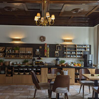 お洒落なカフェのような朝食レストラン。客層も良かったです