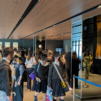 朝夕は修学旅行の学生さんが多く集合していることがあります