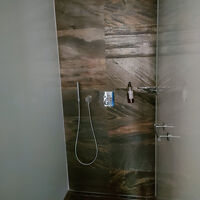 独立したシャワーブース