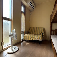 みん宿ヤポネシア、いつもの二段ベットの客室。