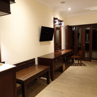 入口から入ったところ。荷物もゆったり置けます。