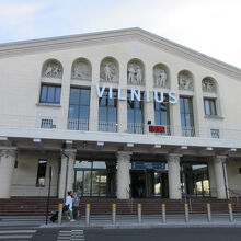 到着ロビー側の建物ファサード