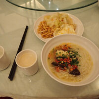 何とか確保した食料。味は普通です