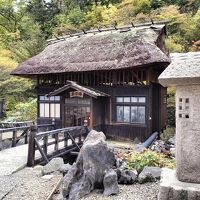 玉子の湯。この昔ながらの外観がたまらない！