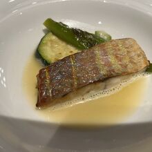 メインのイトヨリのポワレ。美味しい。