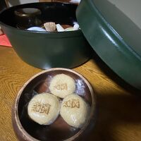 温泉まんじゅうがサービス（にこり）