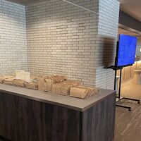 フロント脇にアメニティがあり必要なものを持っていく スタイル