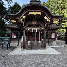 白川神社、権殿と本殿。