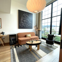 スイートルームのリビングルーム