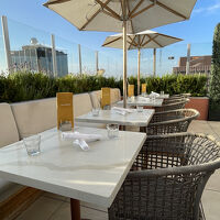 ルーフトップレストラン【ザテラスアットバーリス】