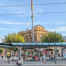 マインツ中央駅のピックアップポイント。車を選ぶと数分で来た