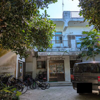 集落の木々に囲まれた中にあるお宿です。