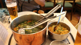 各界の有名人も訪れるウィーンの名店だけど人種差別的な扱いがあるので．．．