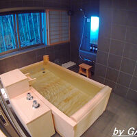 檜の香りが漂う内風呂です