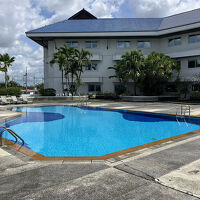 プール周囲が広々としており、イベントも開かれそうですね