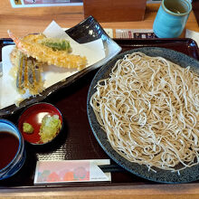 「天ぷらそば」をオーダー