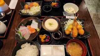 待ち時間にサクッとランチor呑み