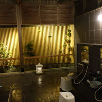 半露天の小浴場