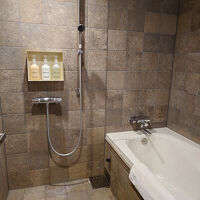 浴室には洗い場があります。