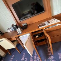 冷蔵庫、コーヒーマシン、テレビ