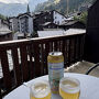 テラスからマッターホルンを眺めながらのビール