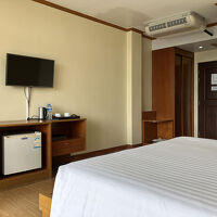 テレビは小さめだけど、まあ観ないし…