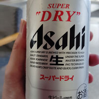 関内の売店でビールを買って、風呂上りに一杯！