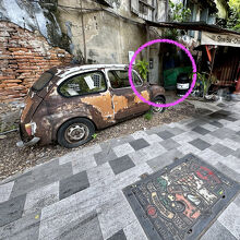 この有名な「フィアット・ポイント」の裏の建屋