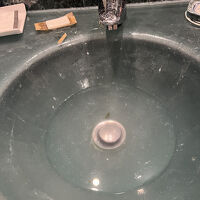 全く水が引かず、配管直せ！