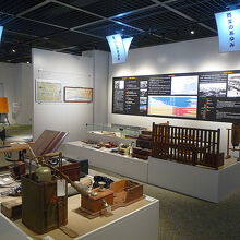 様々な暮らしの道具が展示