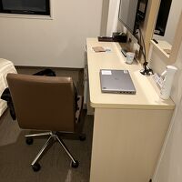 お仕事するには十分なデスクスペース