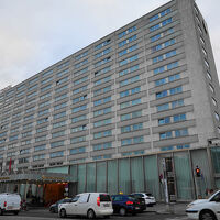 グレーの真四角でがっかりの外観