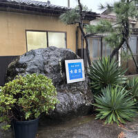 雨晴海岸に近い民宿です