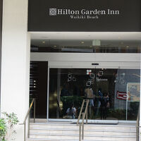 クヒオ通り側の入口